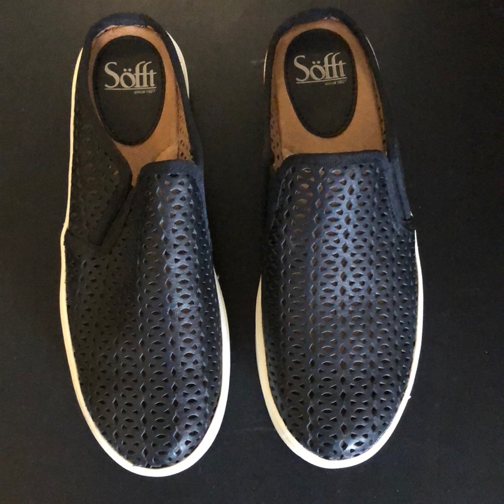 Sofft Somers slip on size 6.5 black. Worn once.